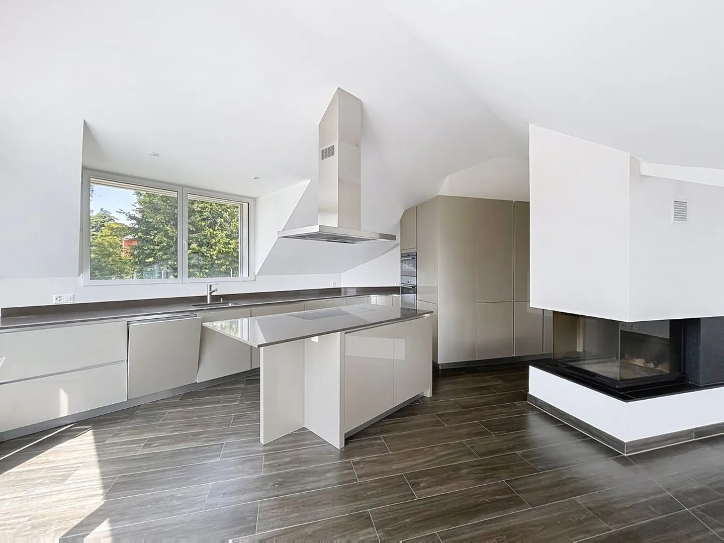 Penthouse mit 4,5 Zimmern + Büro, Garten, Terrassen - Foto 5 von 13