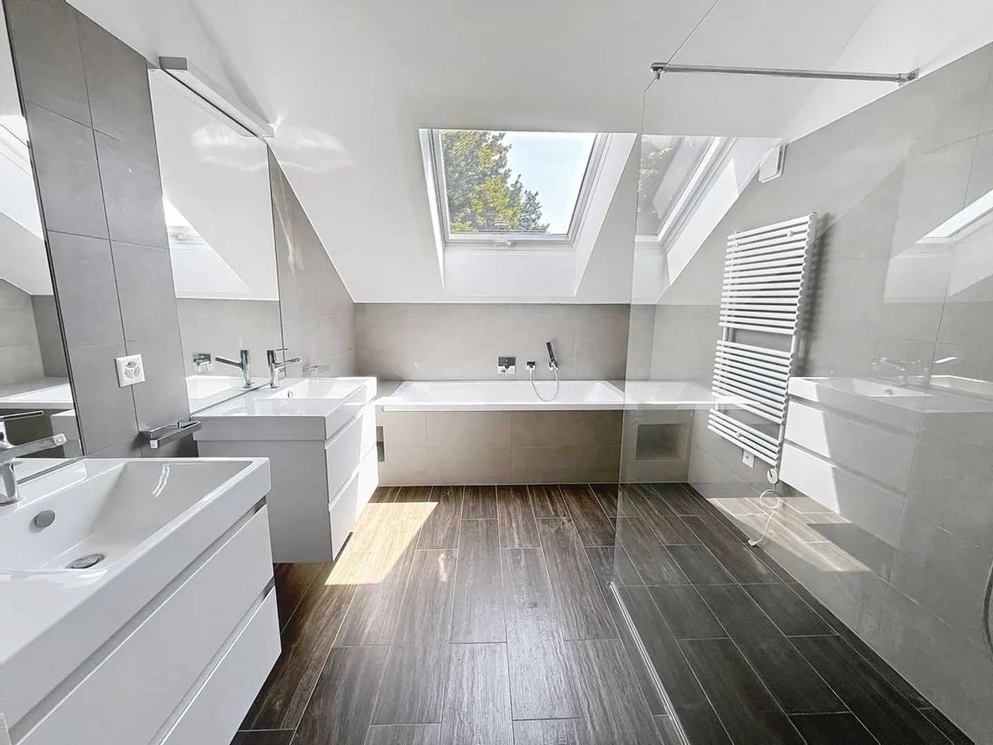 Penthouse mit 4,5 Zimmern + Büro, Garten, Terrassen - Foto 9 von 13