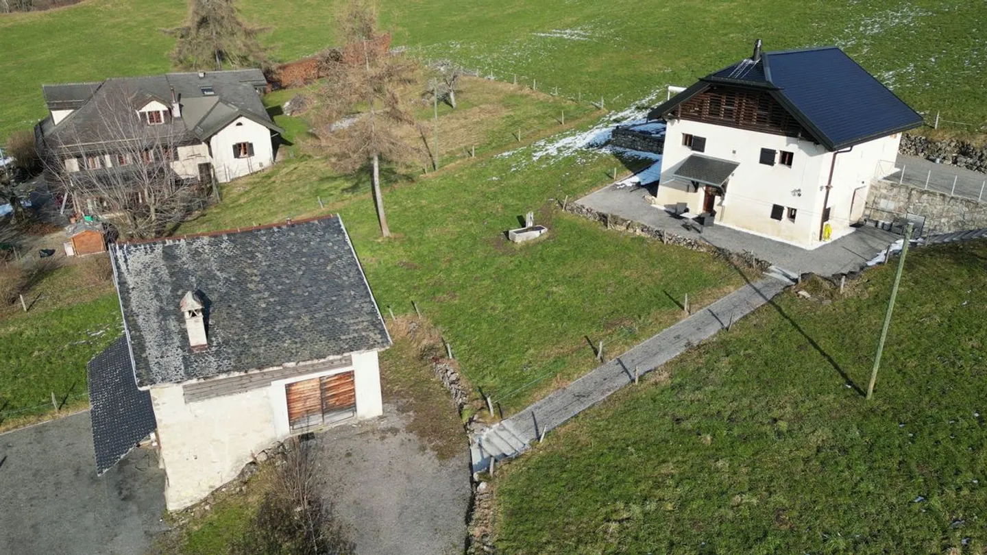 Maison individuelle rénovée + Grange de 800m3 - Photo 5 of 13