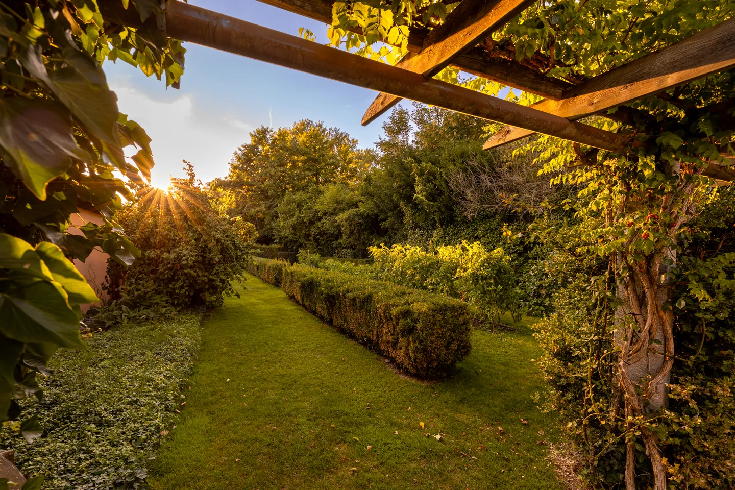 Exceptional retreat on two hectares near Lausanne - Photo 5 of 8