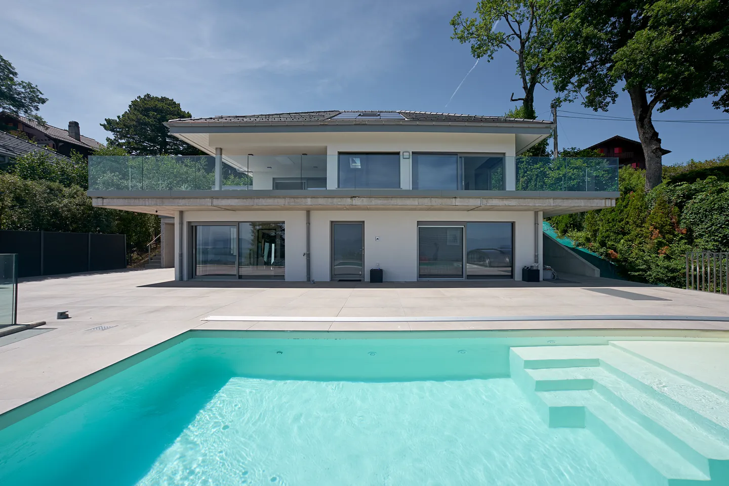 Contemporary Villa with Panoramic Views - Photo 3 of 8