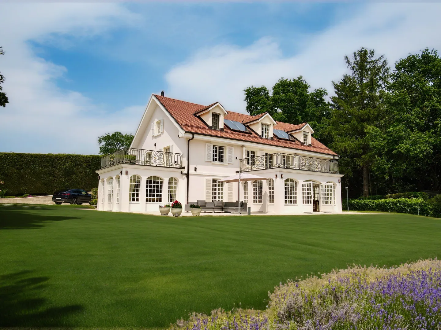 Prestigious property with pool, privacy and lake view - Photo 9 of 9