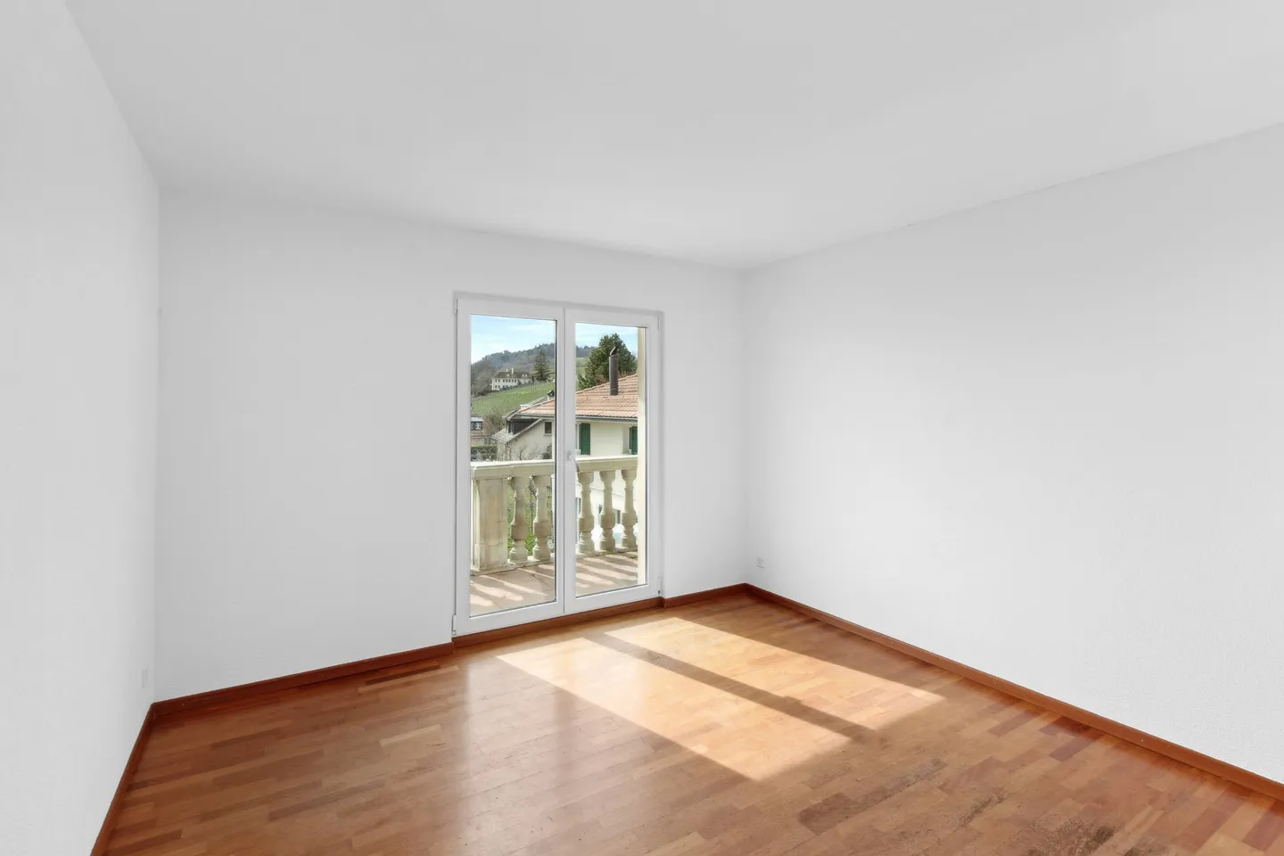 Villa moderne de 5 chambres avec vue sur le lac - Photo 6 sur 9