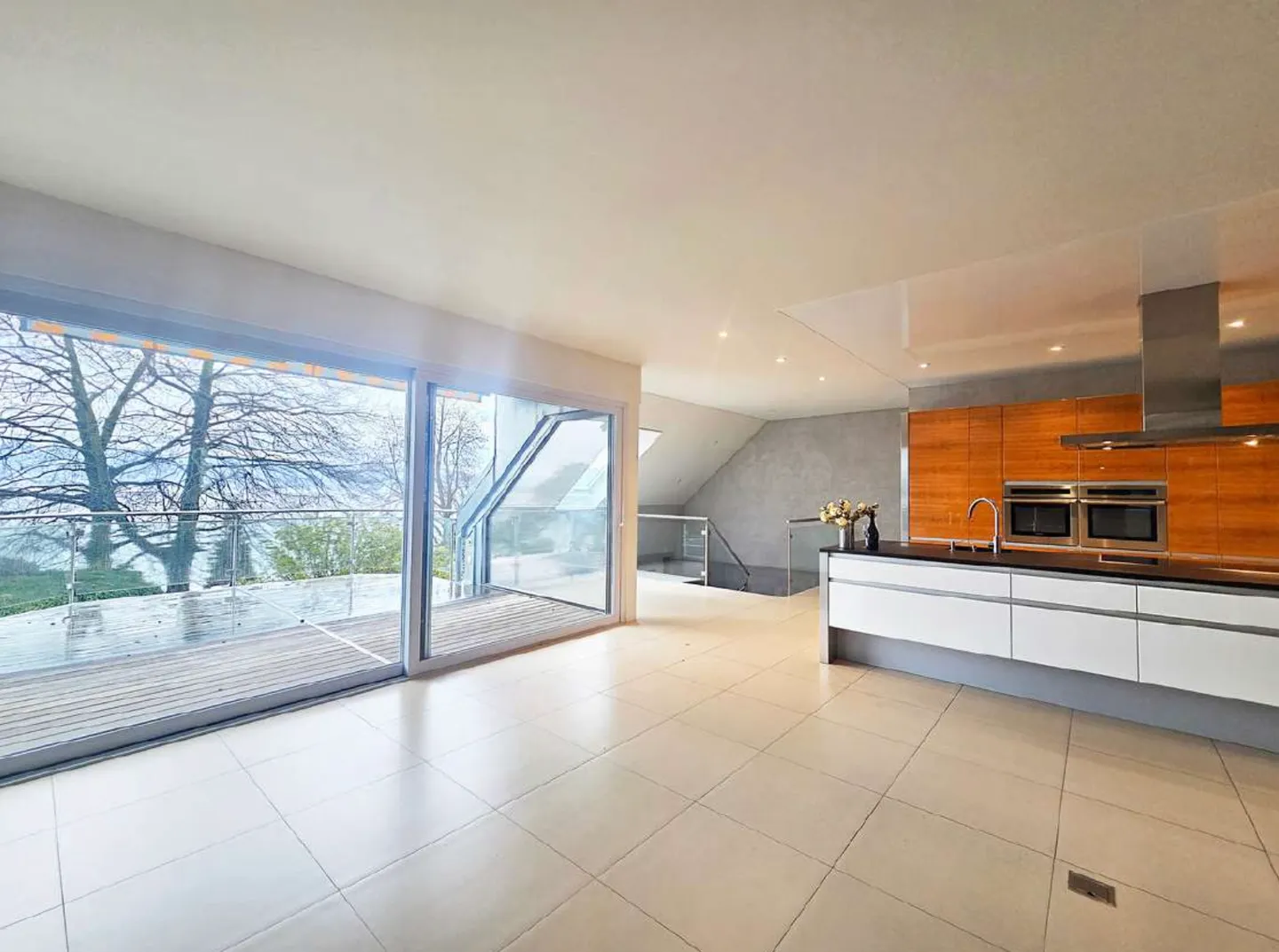 Duplex au bord du lac - Photo 3 sur 7