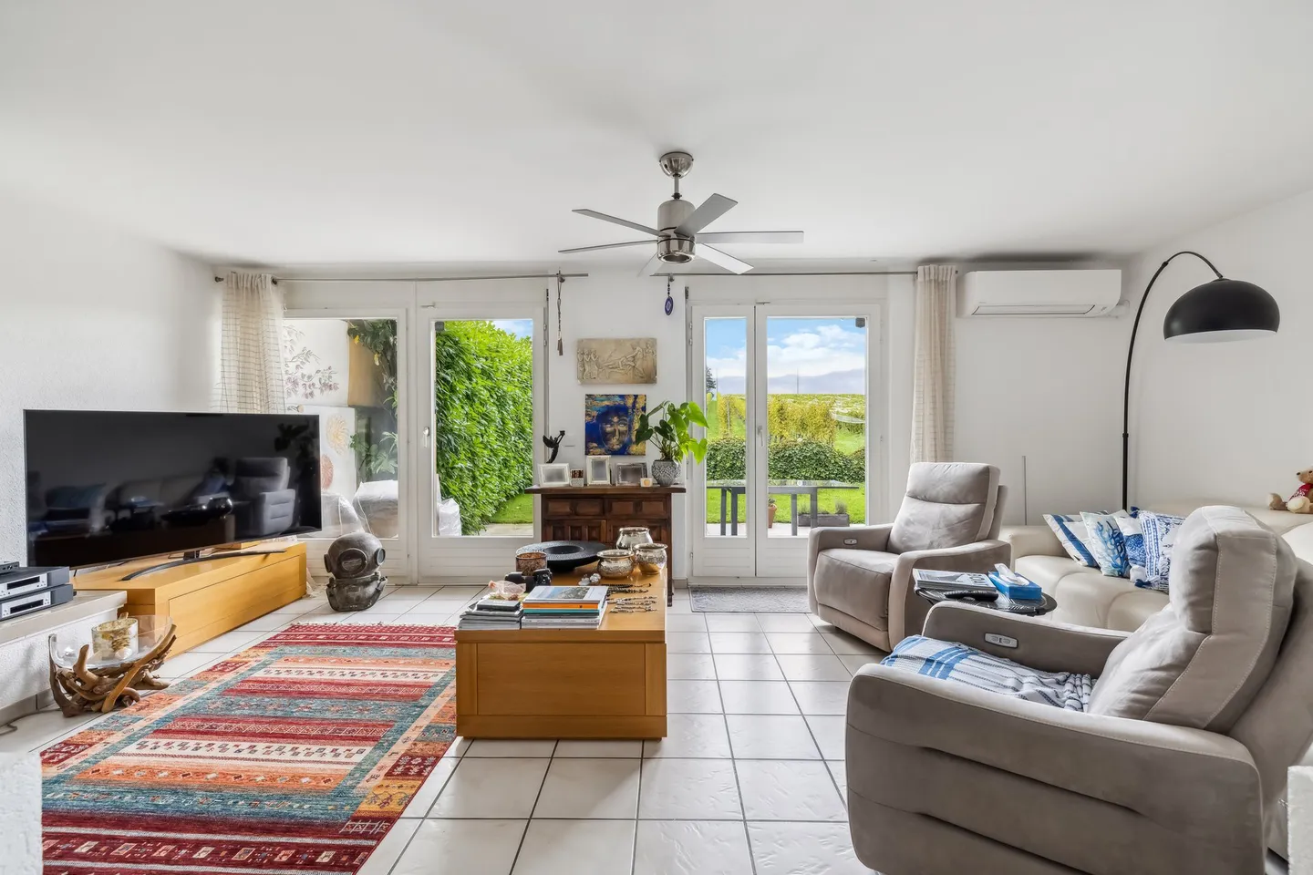 Geräumiges und modernes Doppelhaus mit Aussicht - Foto 2 von 11