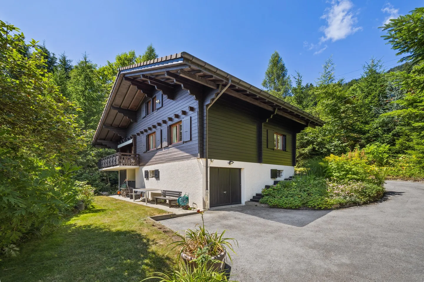 Chalet familiare spazioso con grande appezzamento e ottimo potenziale - Foto 1 di 8