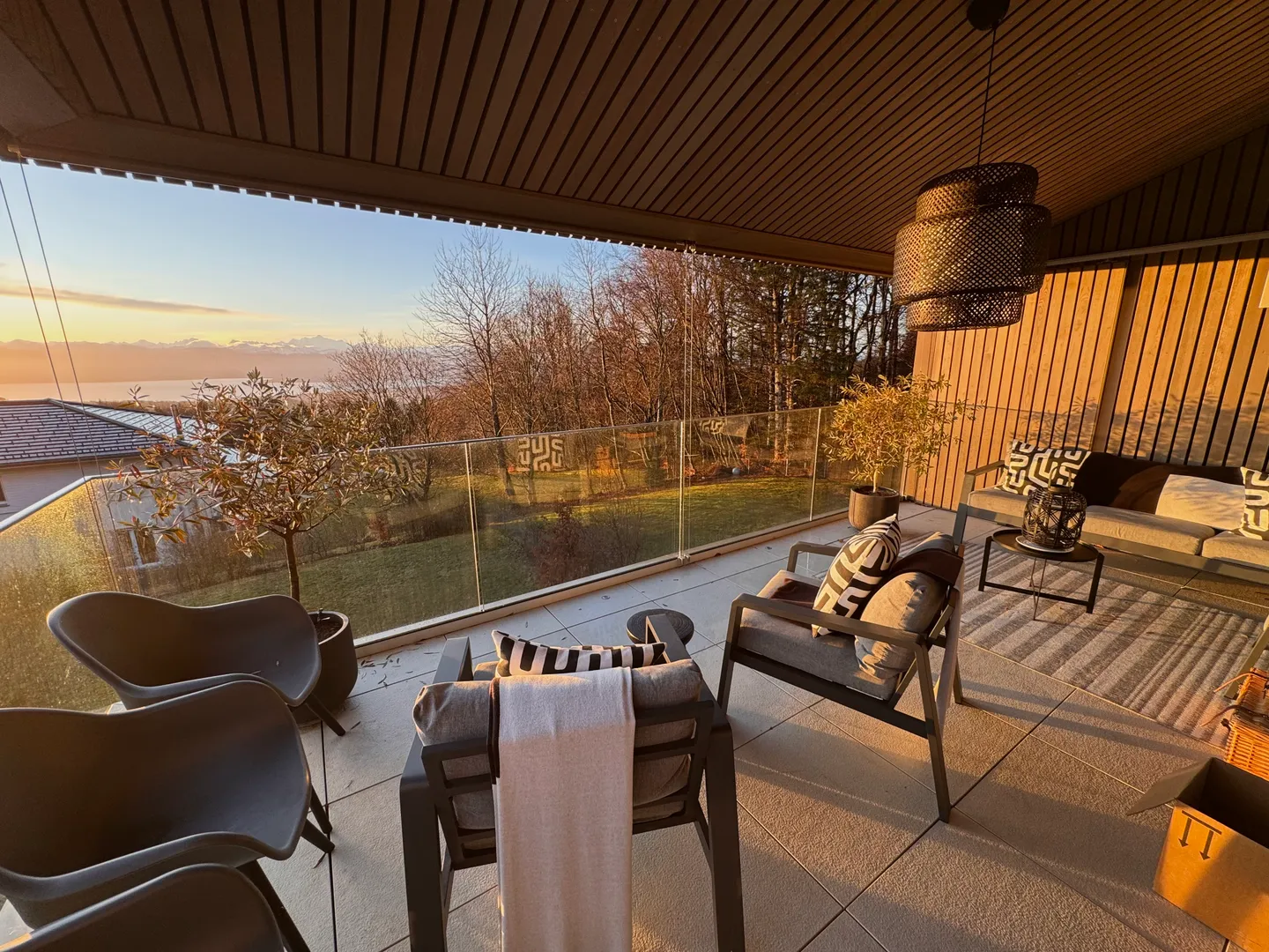 Casa contemporanea con vista sul lago - Foto 1 di 7