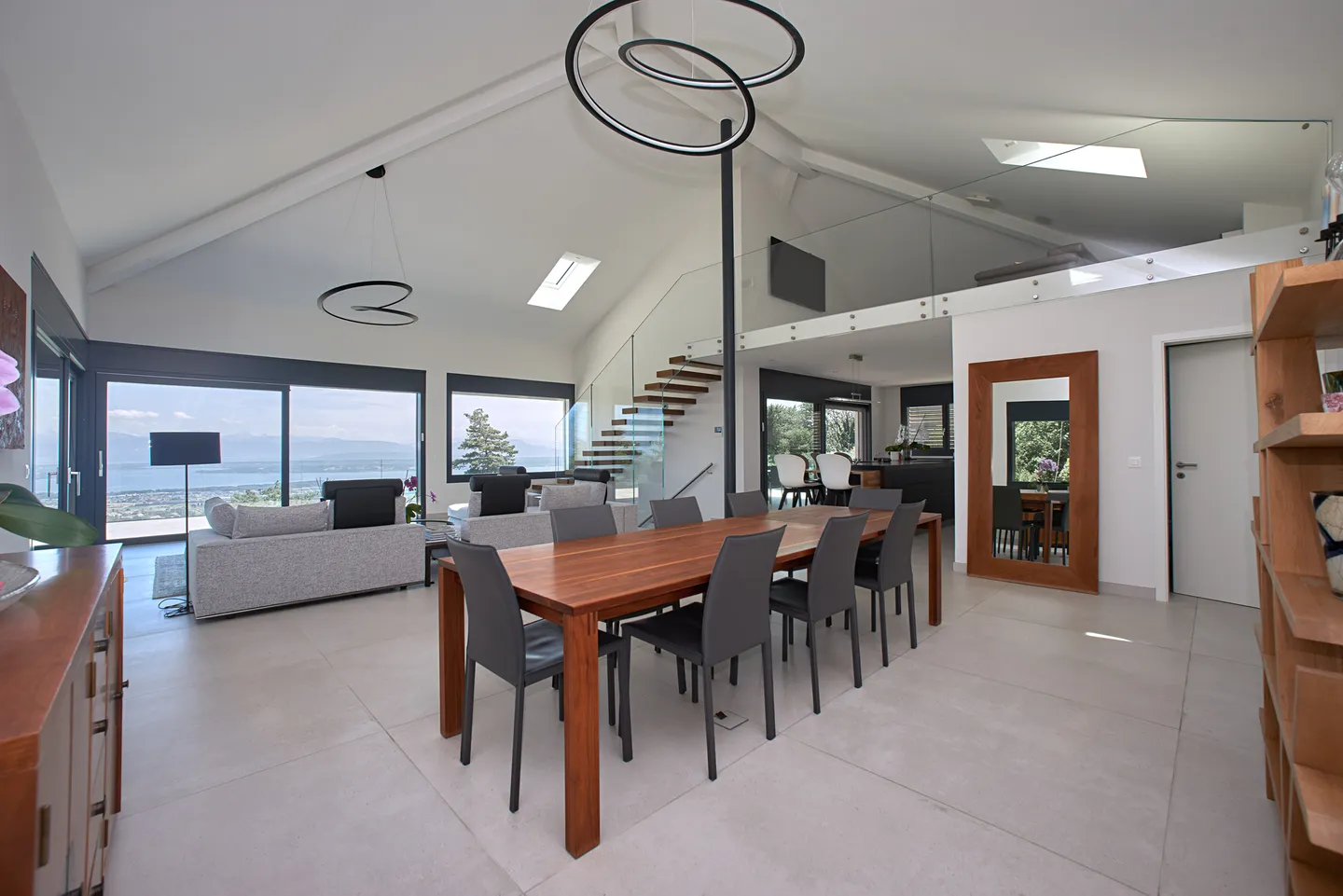 Contemporary Villa with Panoramic Views - Photo 5 of 8