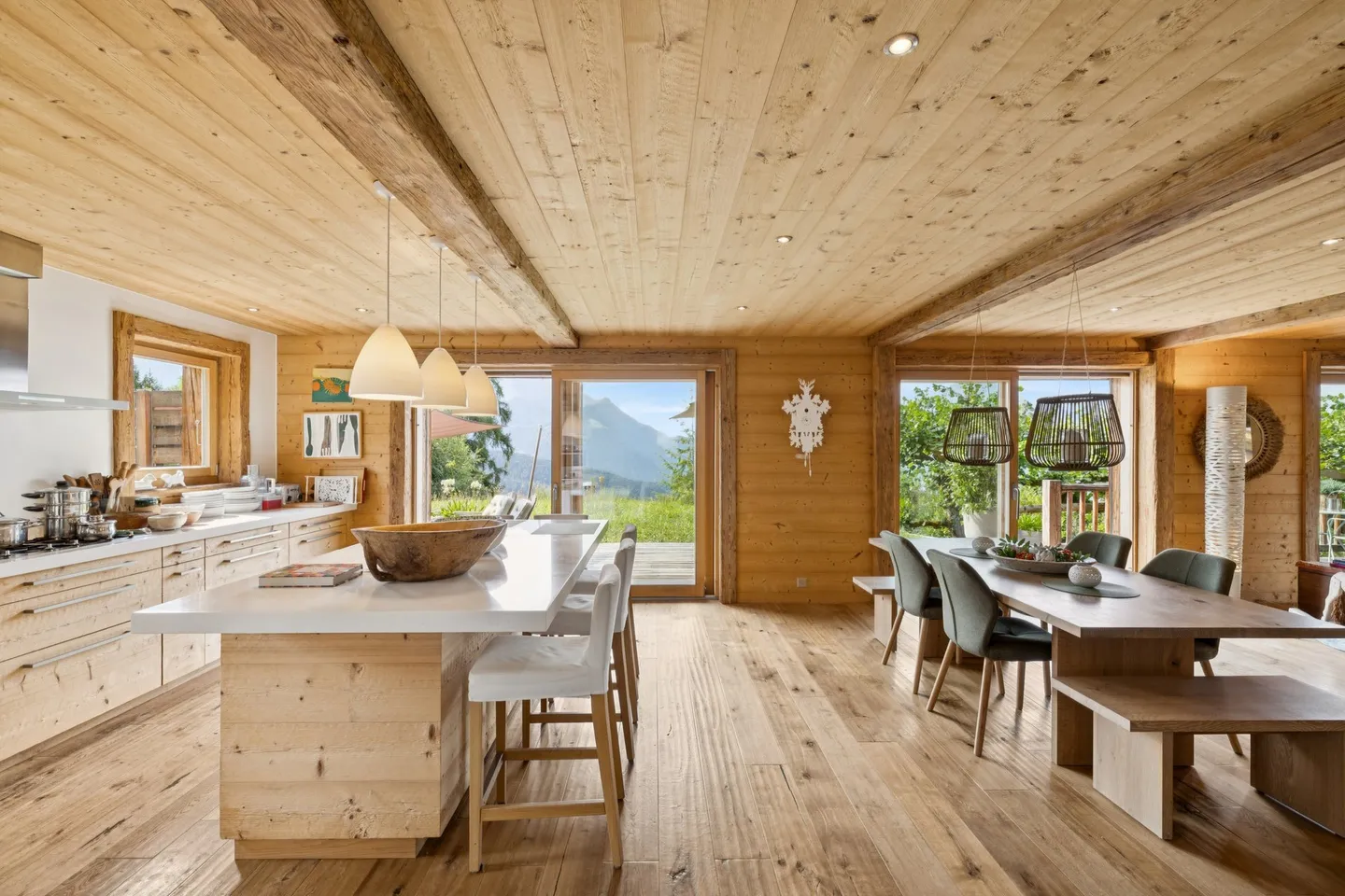 Chalet familiare elegante con vista panoramica e giardino terrazzato - Foto 8 di 12