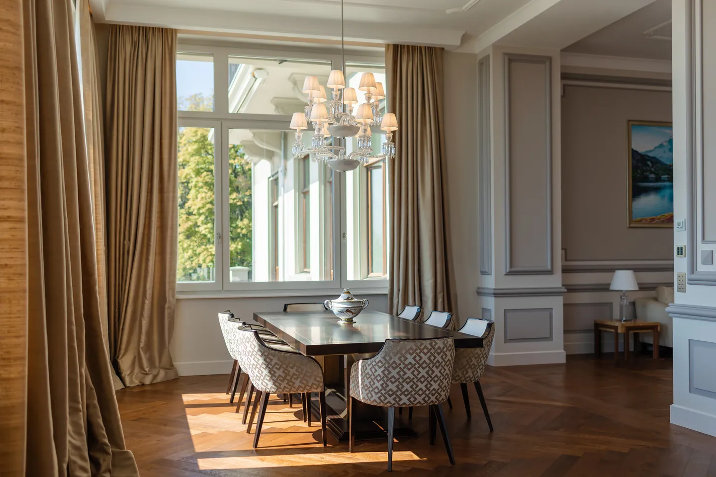 Résidence luxueuse avec grande terrasse et vue imprenable sur le lac L - Photo 2 sur 13