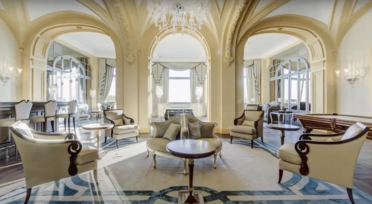 Résidence luxueuse avec grande terrasse et vue imprenable sur le lac L - Photo 10 sur 13