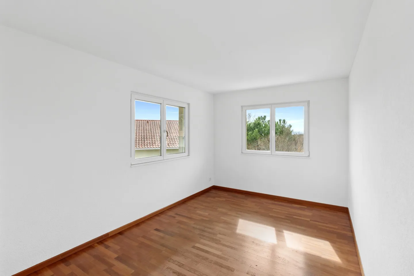 Villa moderne de 5 chambres avec vue sur le lac - Photo 5 sur 9