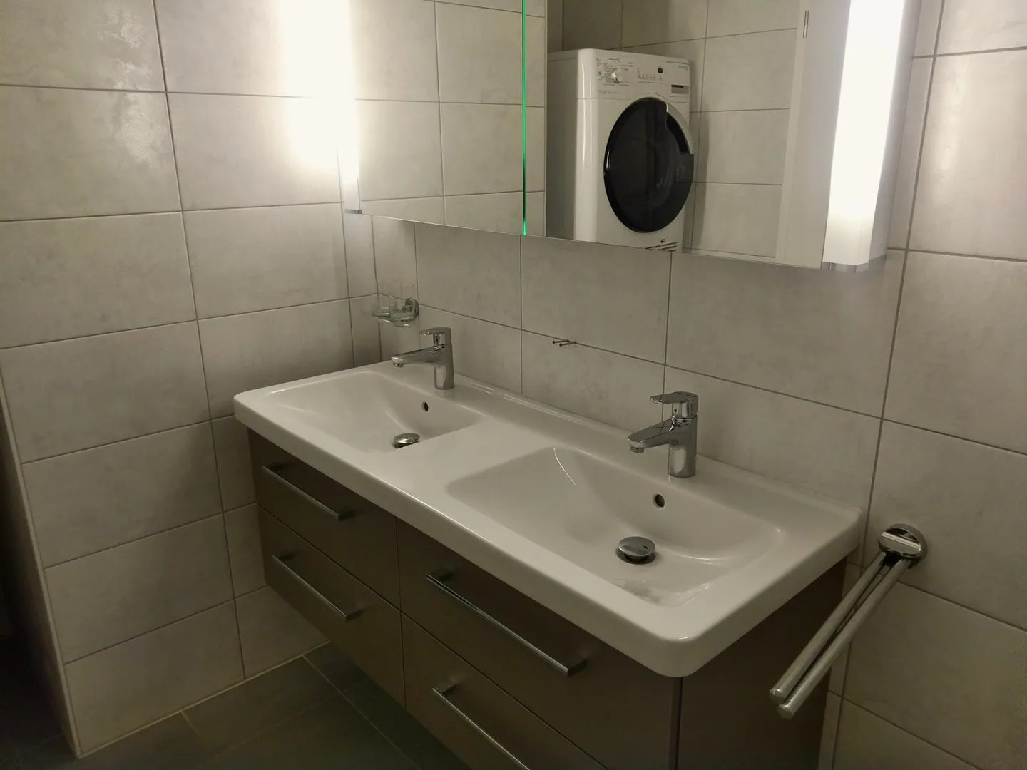 Modern residential building with 6 units in the heart of the village - Photo 8 of 13