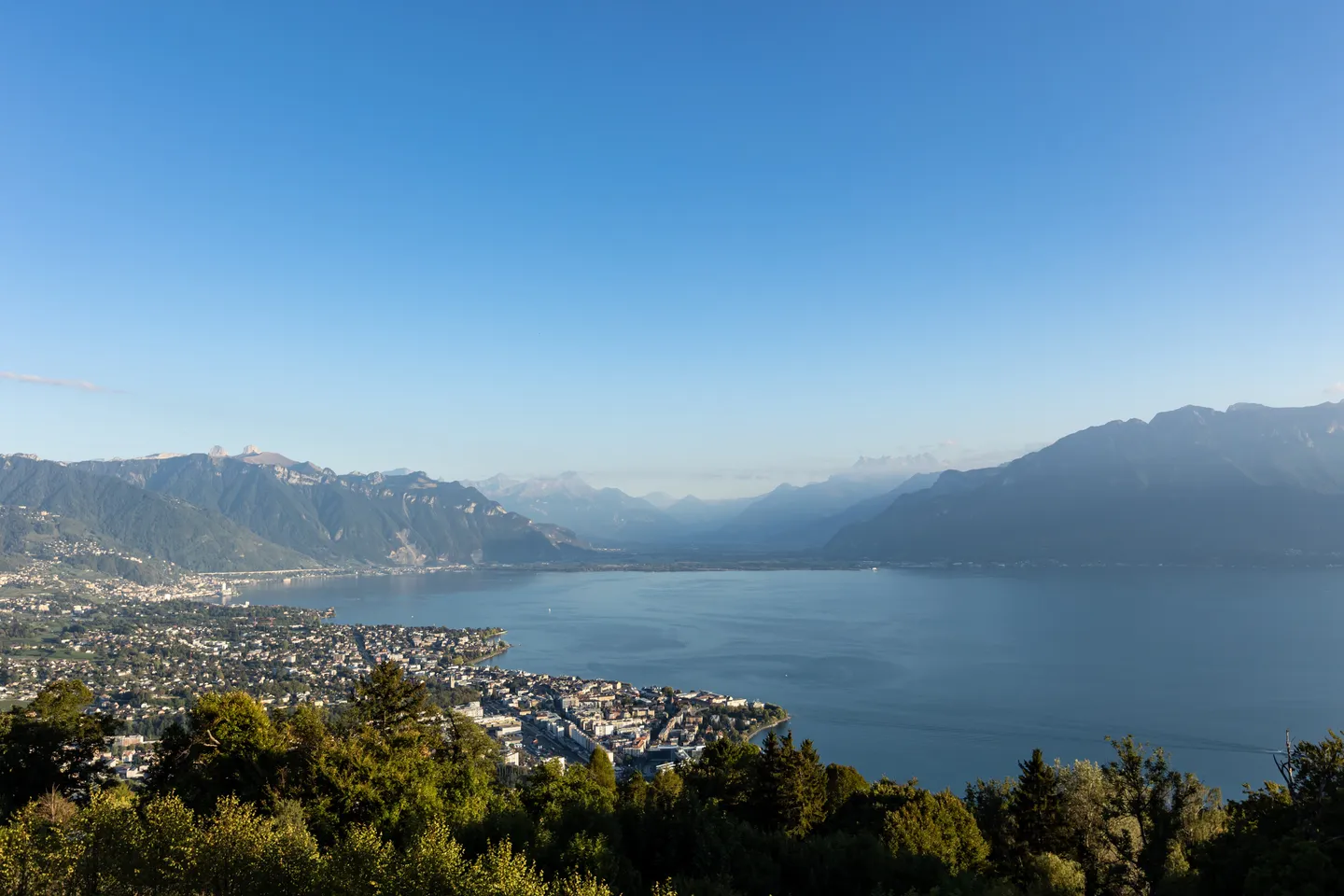 Résidence luxueuse avec grande terrasse et vue imprenable sur le lac L - Photo 13 sur 13
