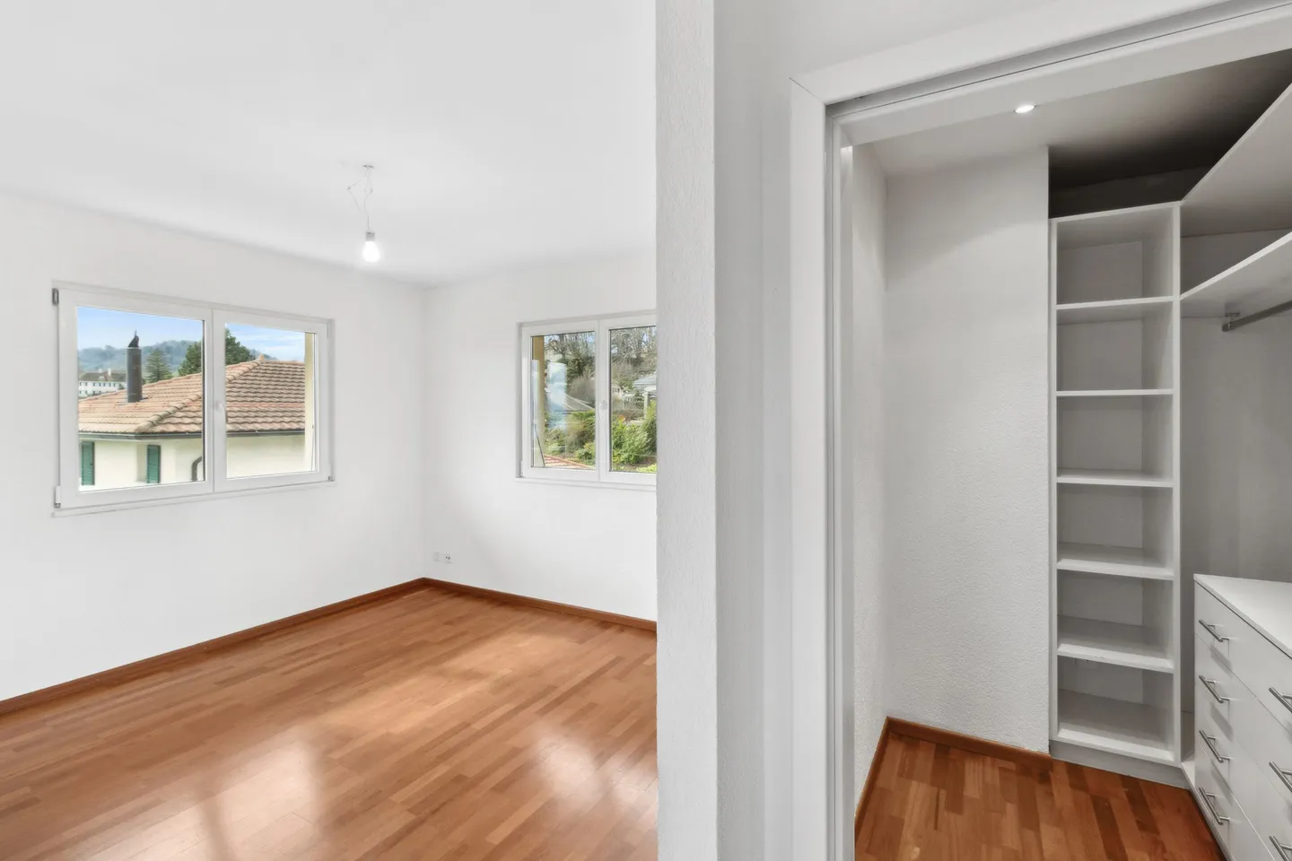 Villa moderne de 5 chambres avec vue sur le lac - Photo 4 sur 9