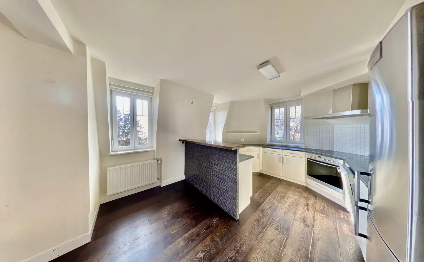 Charmant duplex dans un immeuble classique - Photo 4 sur 10