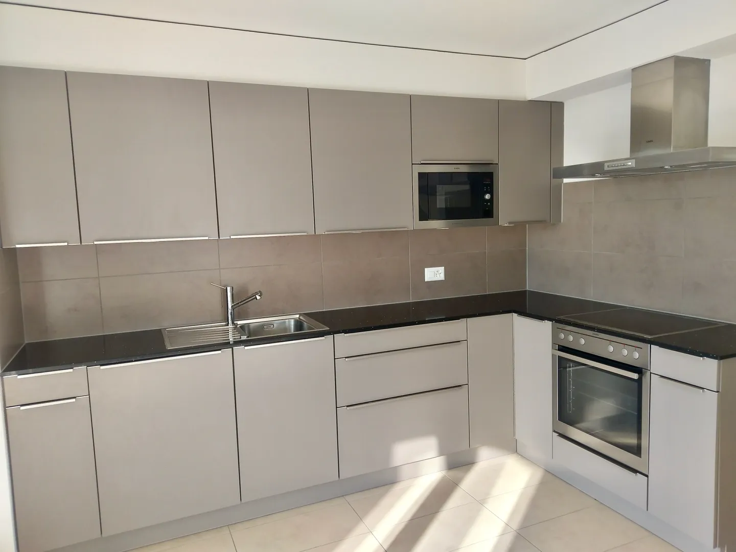 Modern residential building with 6 units in the heart of the village - Photo 6 of 13