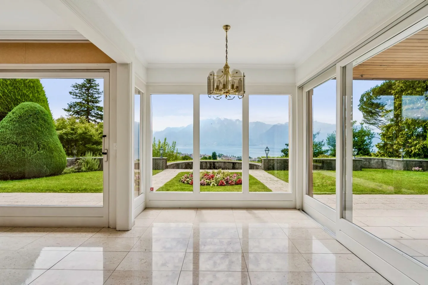 Villa familiale élégante avec vue - Photo 3 sur 11