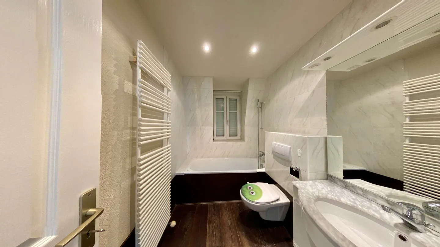 Charmant duplex dans un immeuble classique - Photo 7 sur 10