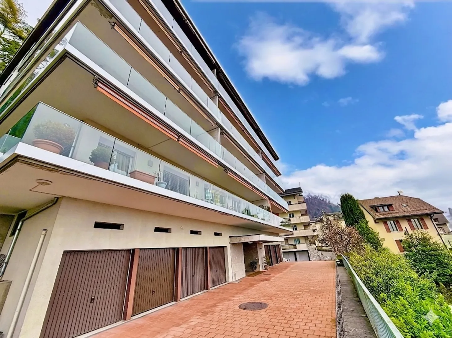 Exceptional opportunity in Montreux - Two apartments with lake view - Photo 2 of 11