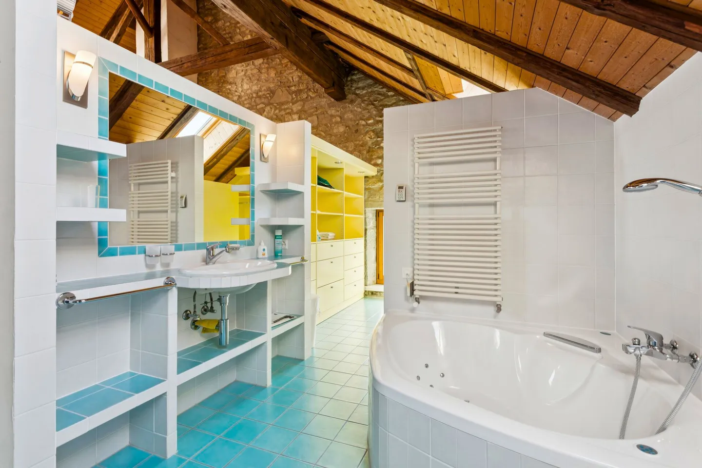 Maison de village avec des appartements indépendants et réserve constr - Photo 10 sur 13