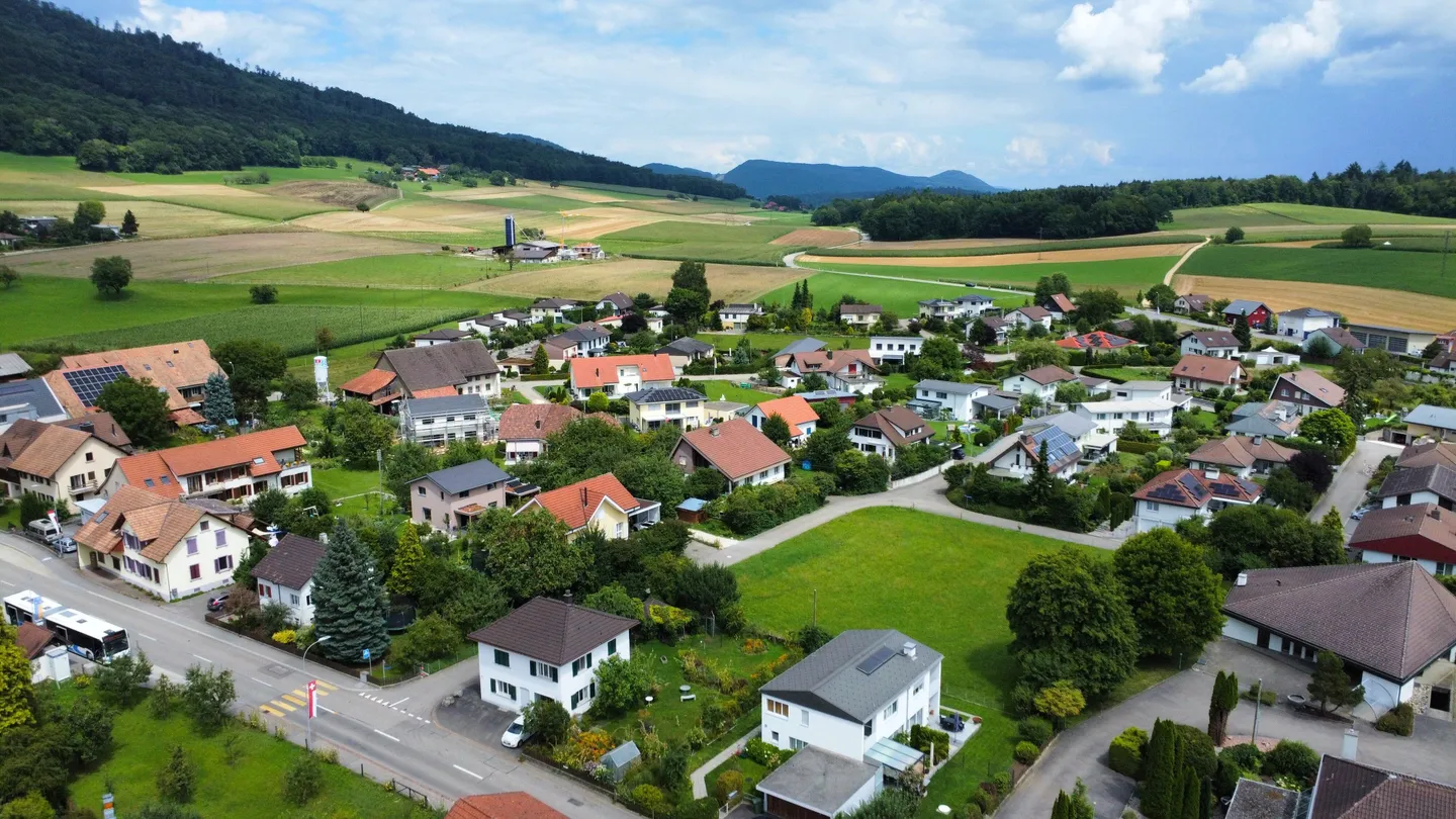 Vivre dans le vert : Appartement de jardin moderne de 2,5 pièces à Stüsslingen - Photo 9 sur 10