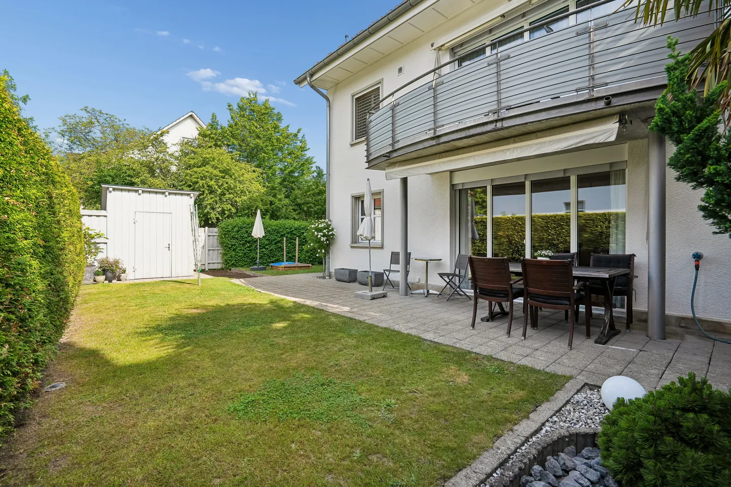 Gartenwohnung mit Einfamilienhausgefühl – 260 m² Privatgarten - Foto 2 von 13