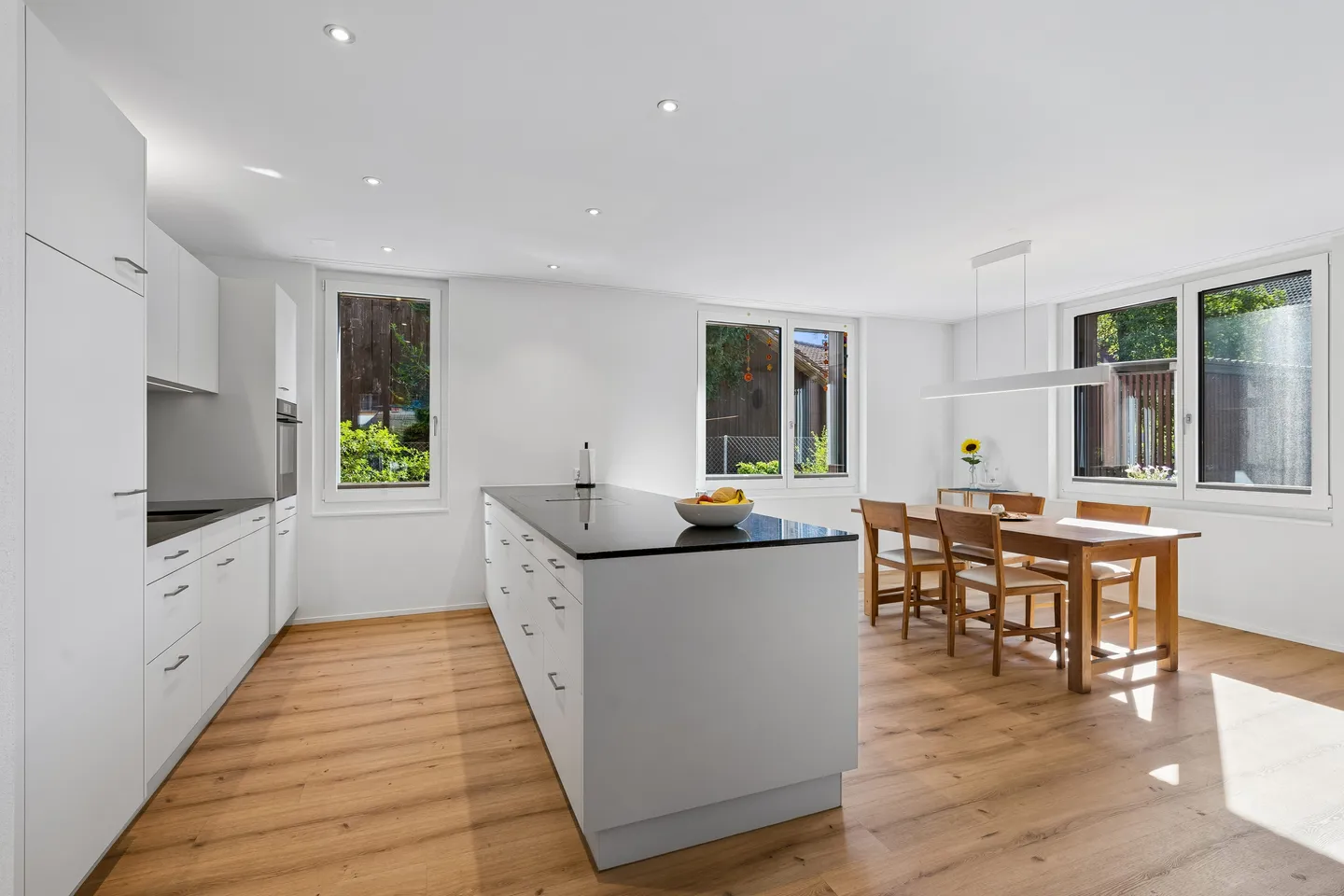 Central, quiet and light-flooded - Your new home in the heart of Hettlingen - Photo 7 of 13