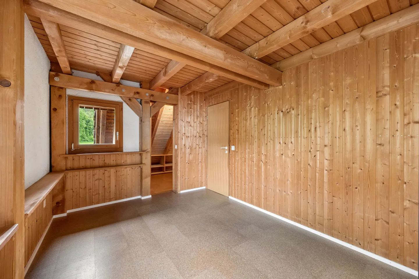 Single-family house with large garden, character, tranquility, and beautiful distant views - Photo 6 of 13