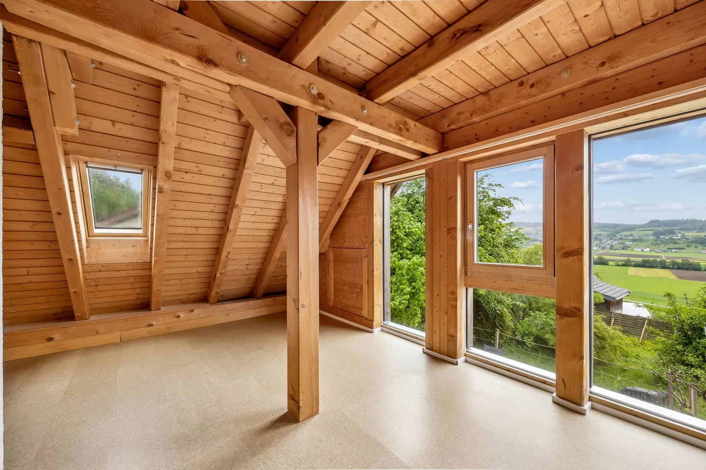 Single-family house with large garden, character, tranquility, and beautiful distant views - Photo 7 of 13