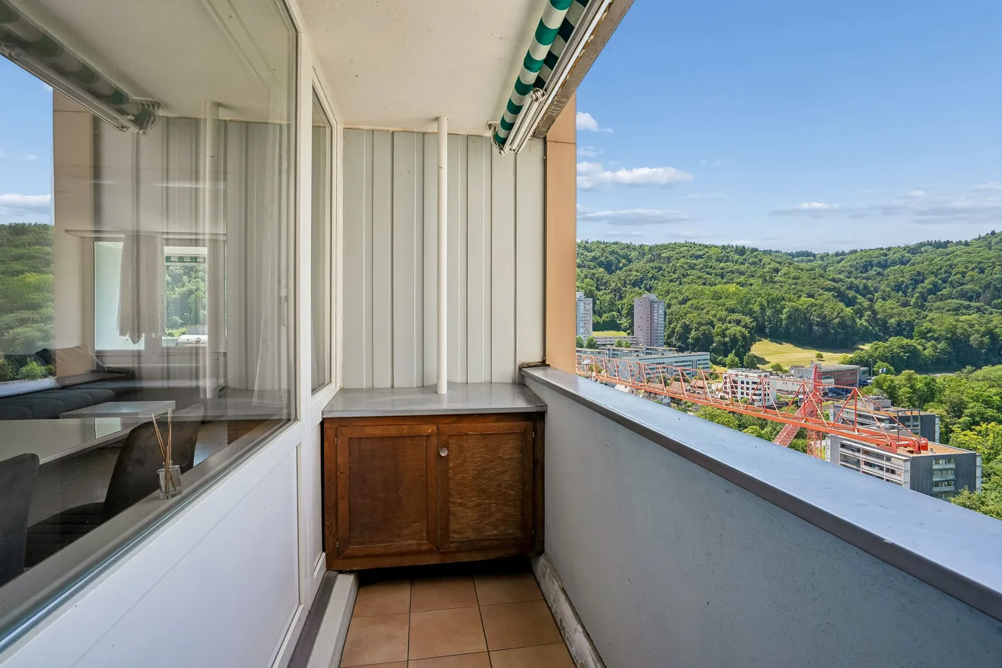 Exclusive 2.5-room apartment on the upper floor with panoramic views in Baden - Photo 11 of 13