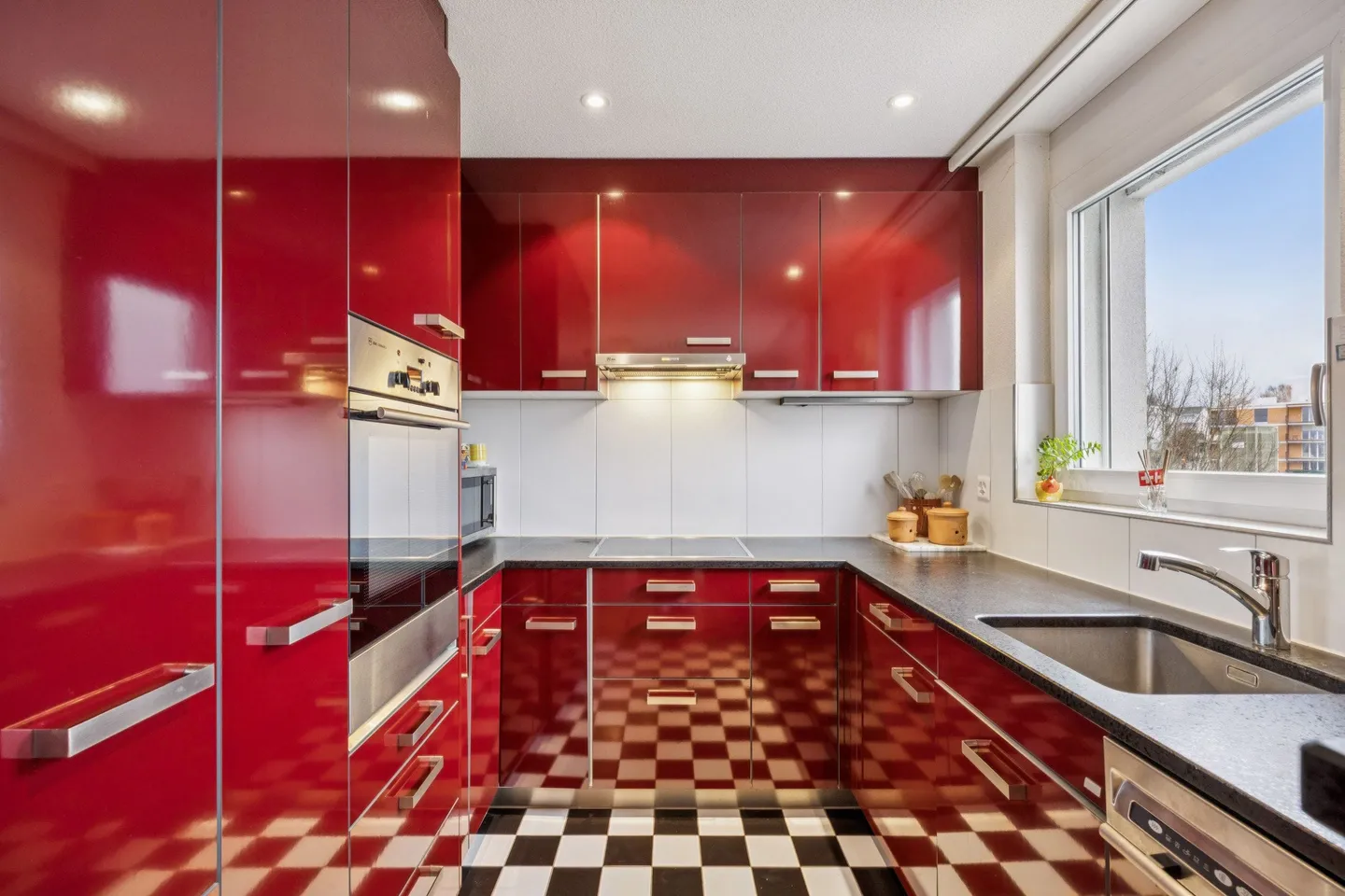 Excellent Home & Top Location - Photo 3 of 13