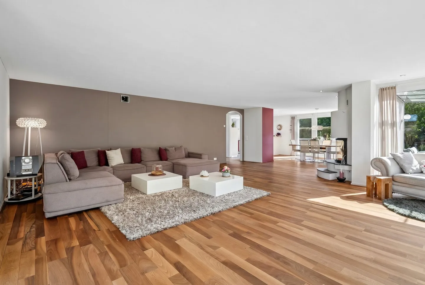 Exklusives Einfamilienhaus mit Garten - Foto 3 von 13