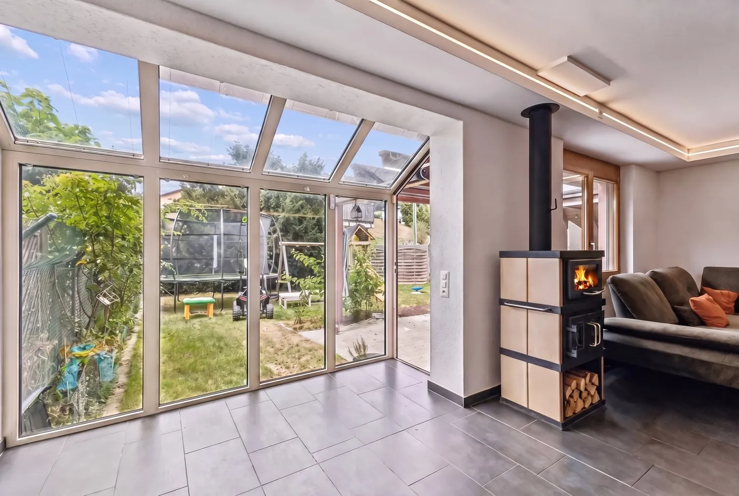 A paradise for children - 238 m² of family happiness with a private garden - Photo 6 of 13