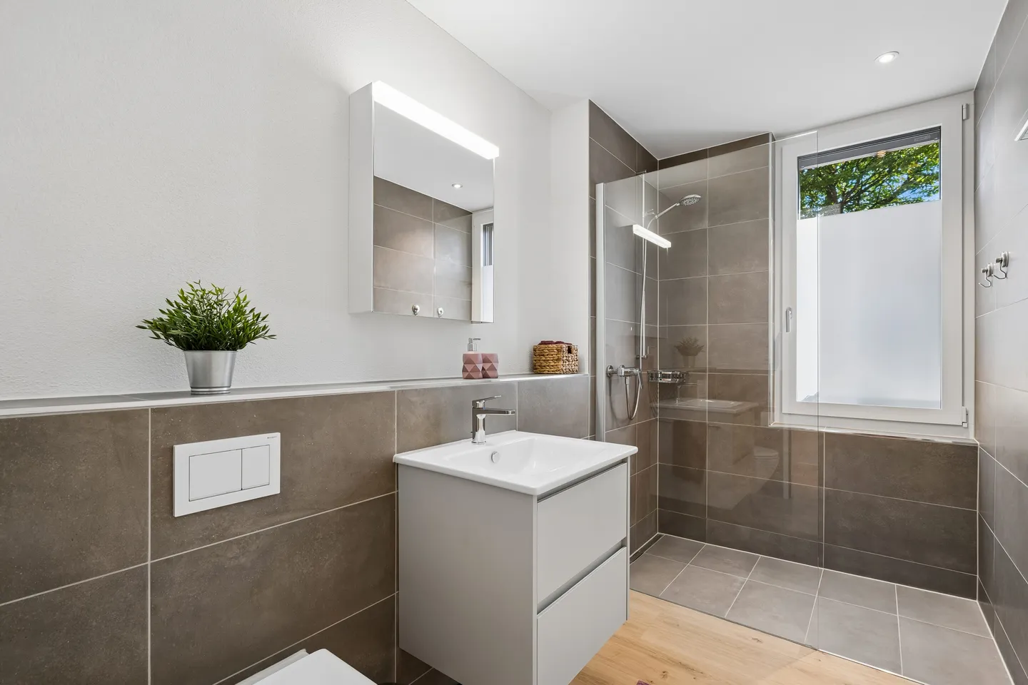 Central, quiet and light-flooded - Your new home in the heart of Hettlingen - Photo 10 of 13