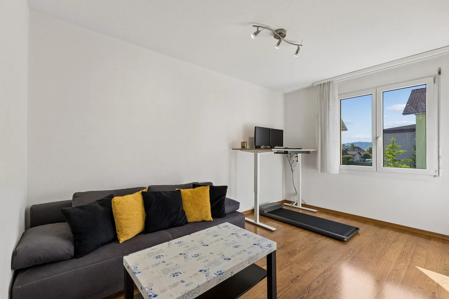 Appartement de 4.5 pi&egrave;ces avec chemin&eacute;e et trois places de parking - Photo 9 sur 13