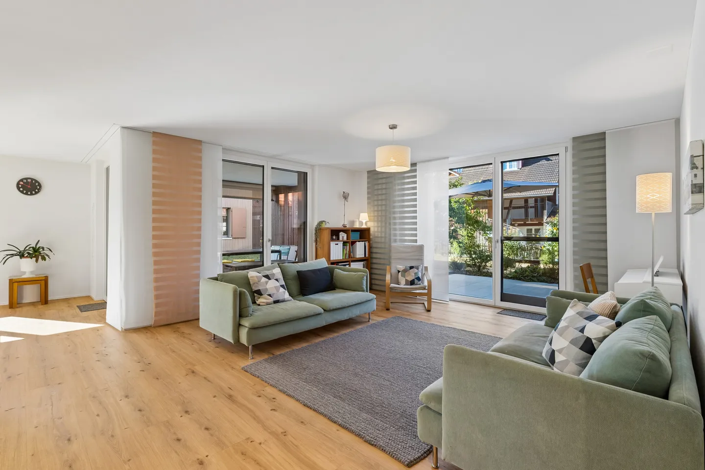 Central, quiet and light-flooded - Your new home in the heart of Hettlingen - Photo 3 of 13
