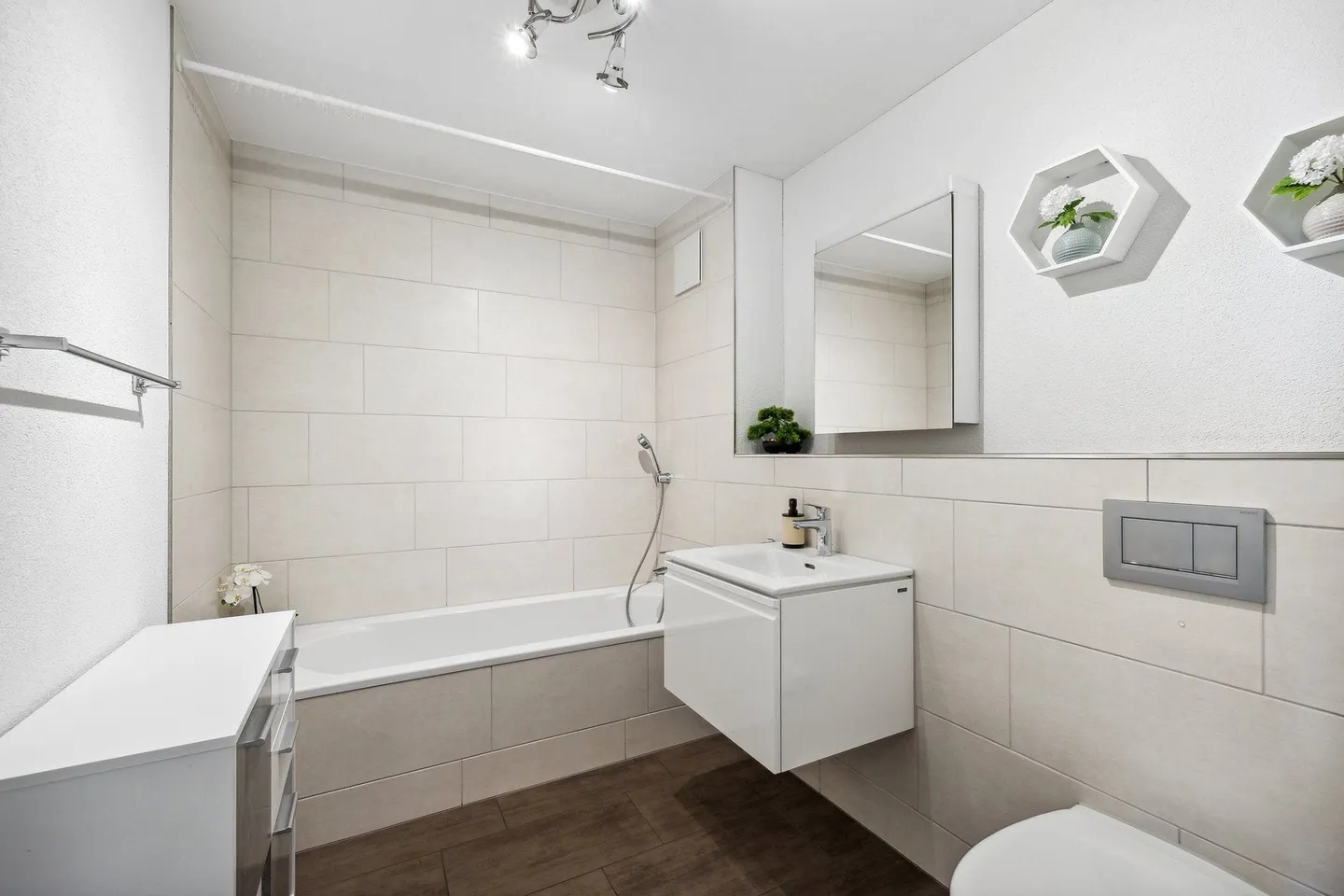 Confort de vie moderne avec 5,5 pièces dans le quartier prisé de Römerpark ! - Photo 8 sur 13