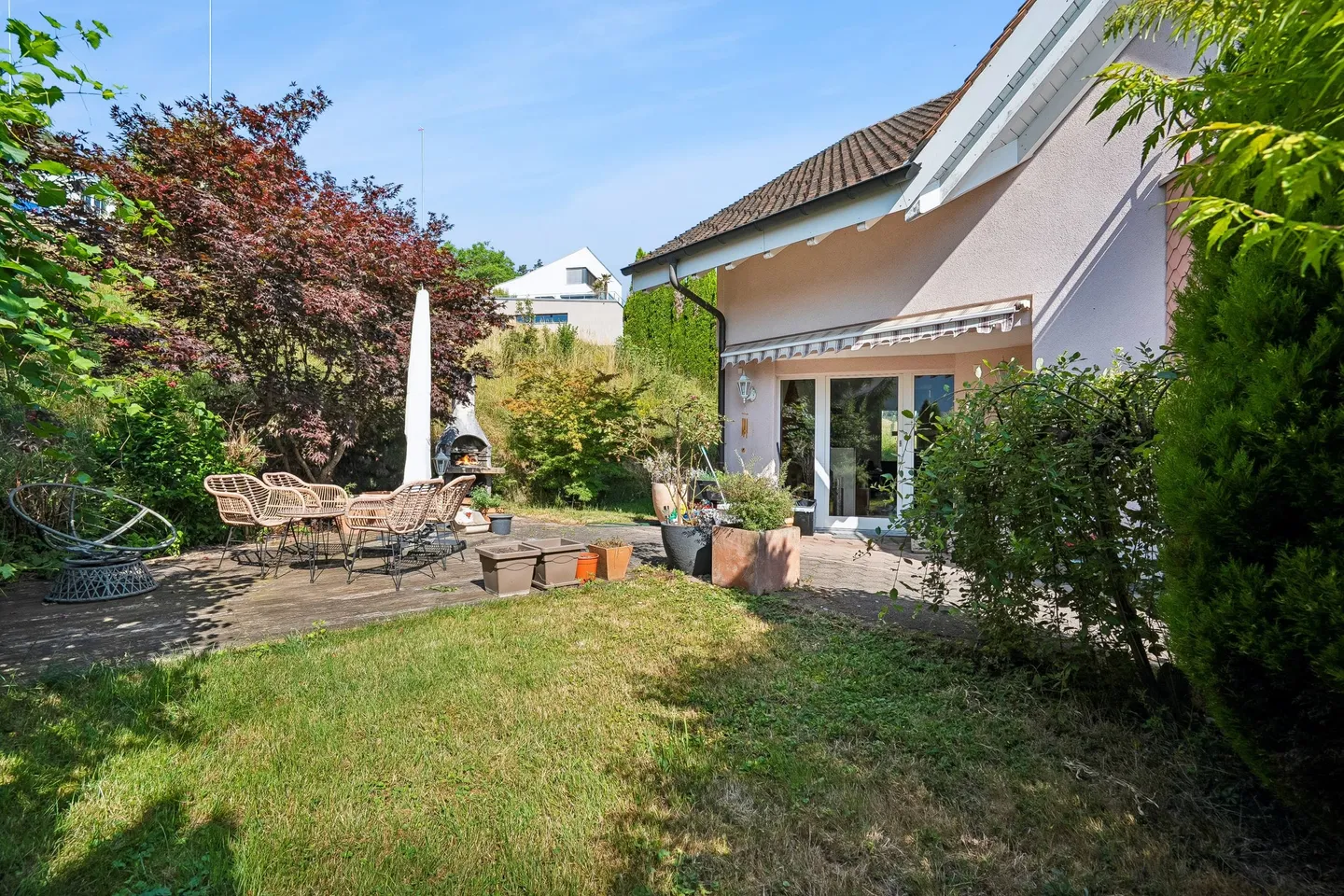 Maison individuelle spacieuse de 7,5 pièces avec un vaste terrain à Rickenbach LU - Photo 2 sur 13