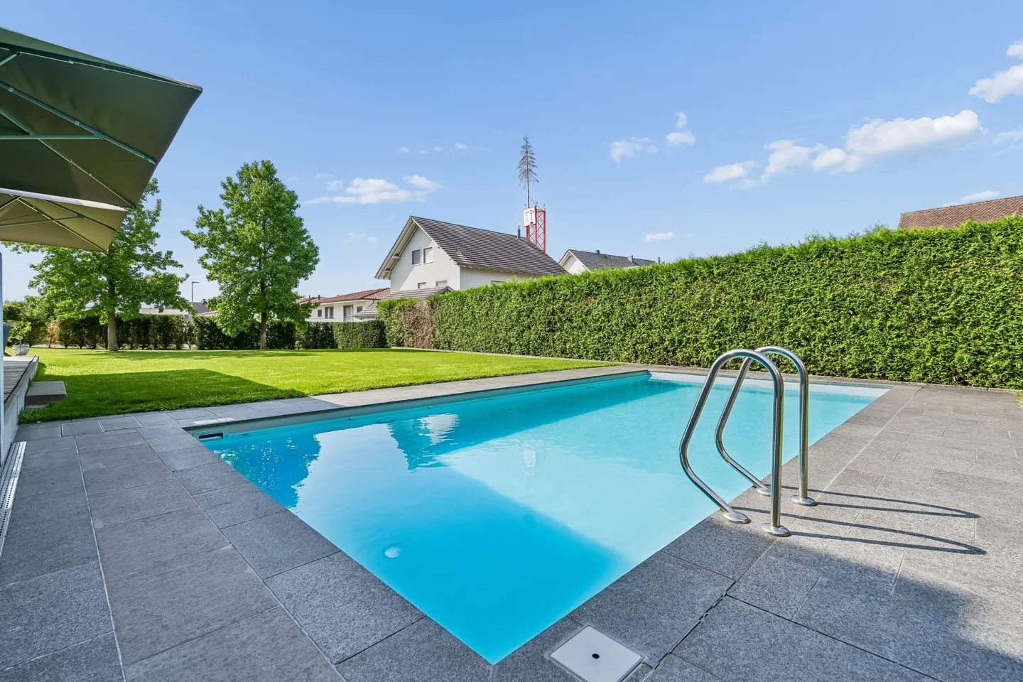 Vivre comme dans un complexe de vacances - Maison d'architecte avec piscine et jardin - Photo 2 sur 13