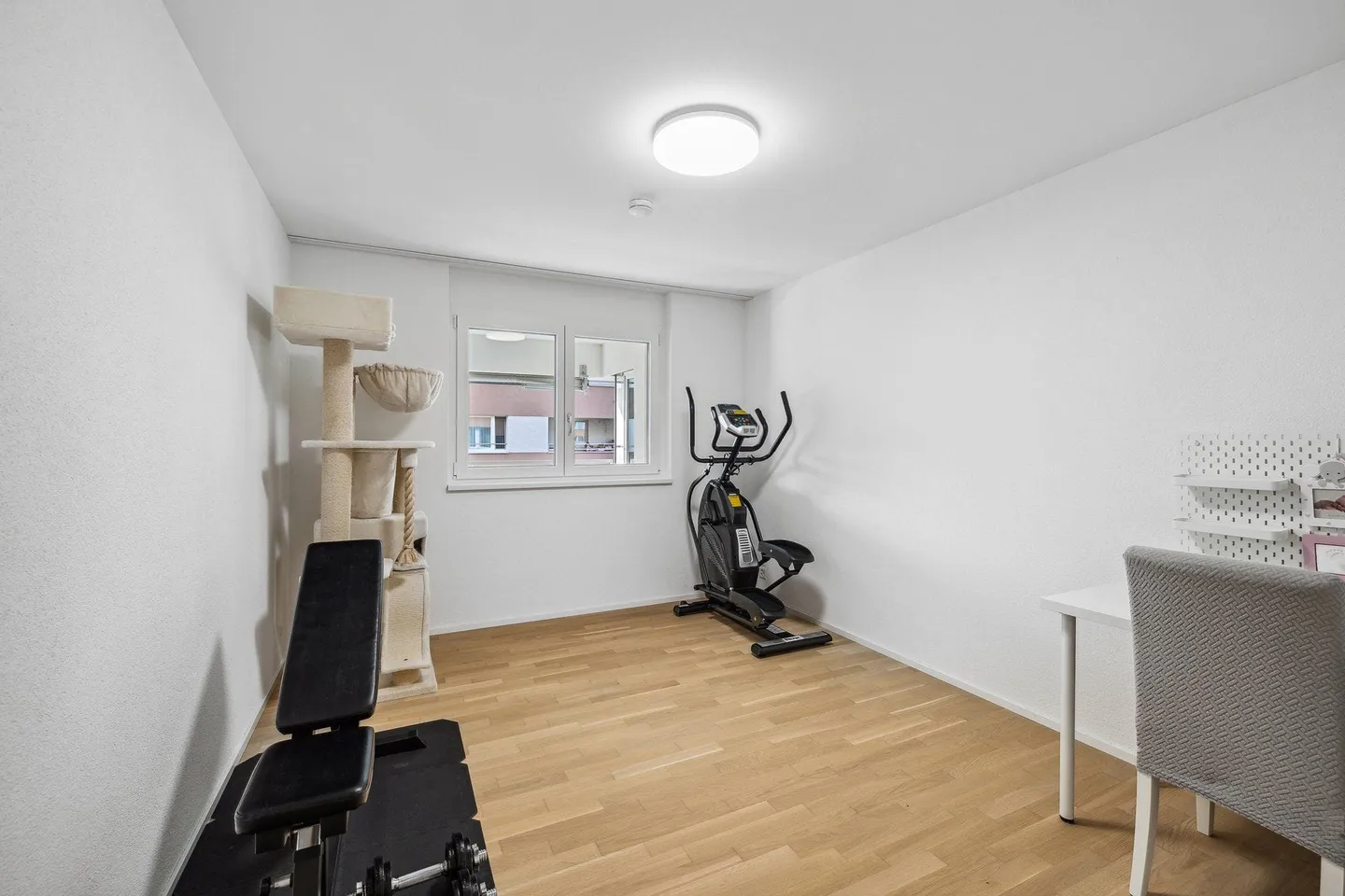 Confort de vie moderne avec 5,5 pièces dans le quartier prisé de Römerpark ! - Photo 3 sur 13