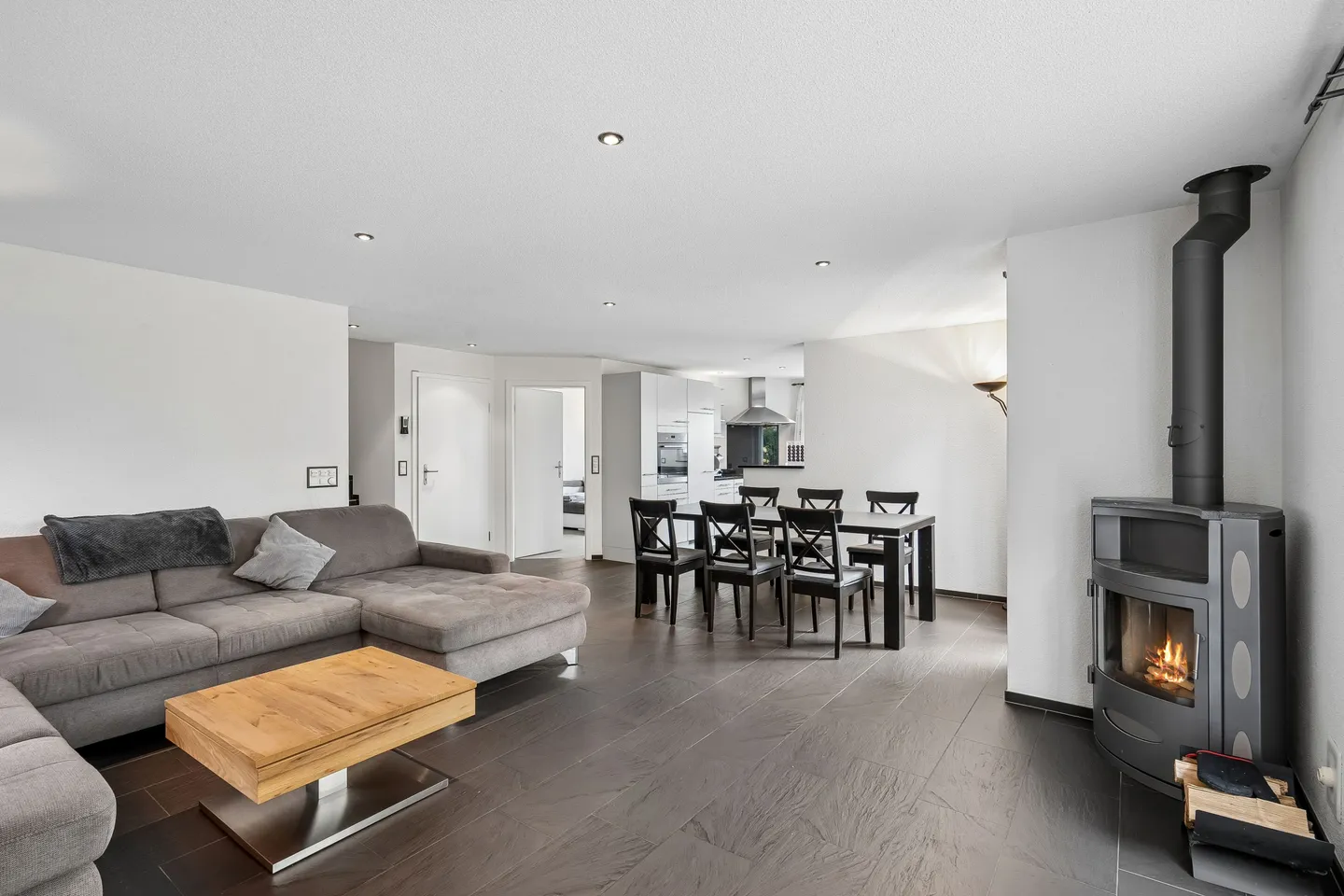 Einziehen und wohlfühlen – gepflegtes 5.5 Zimmer Einfamilienhaus - Photo 2 sur 13