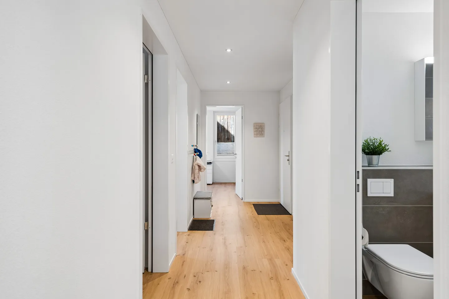Central, quiet and light-flooded - Your new home in the heart of Hettlingen - Photo 12 of 13