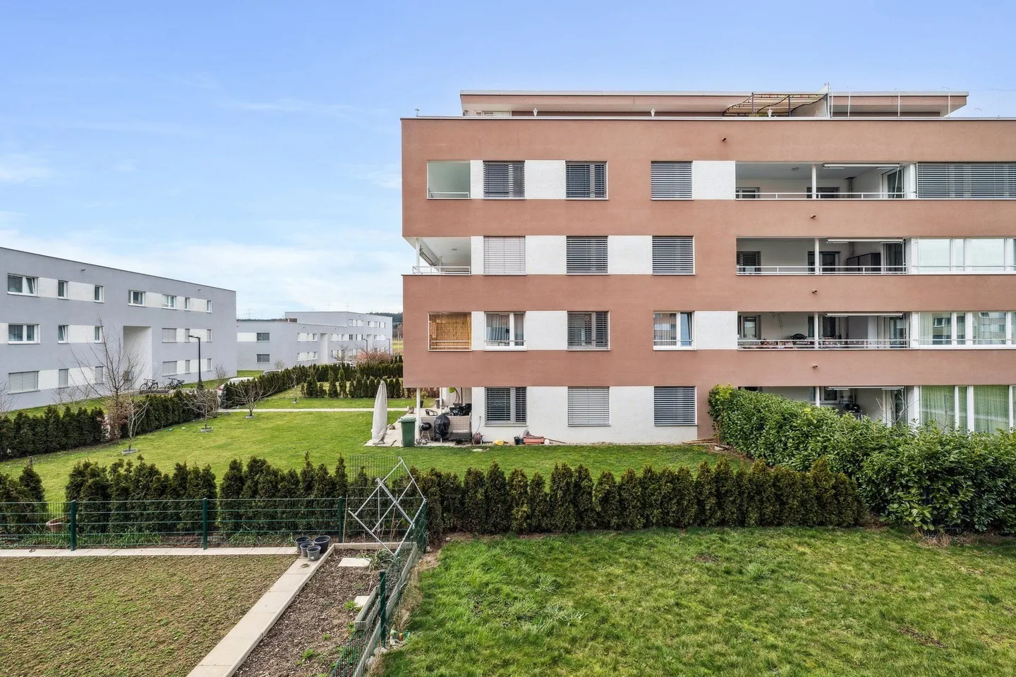 Confort de vie moderne avec 5,5 pièces dans le quartier prisé de Römerpark ! - Photo 12 sur 13