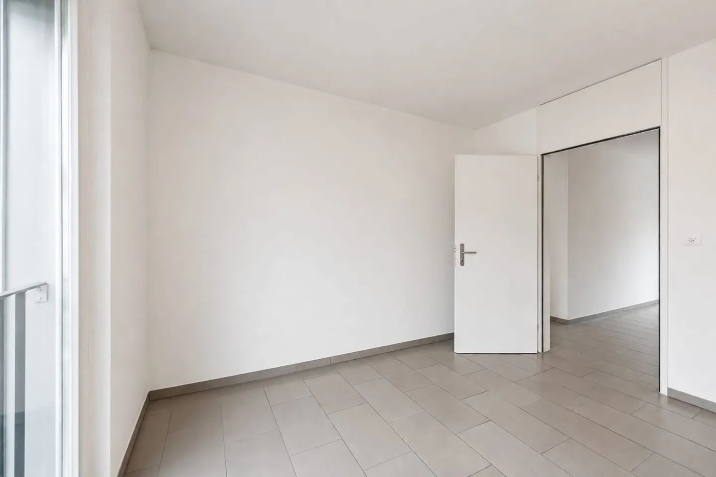 Appartement en attique de 4,5 pièces avec grande terrasse sur le toit ! - Photo 11 sur 13