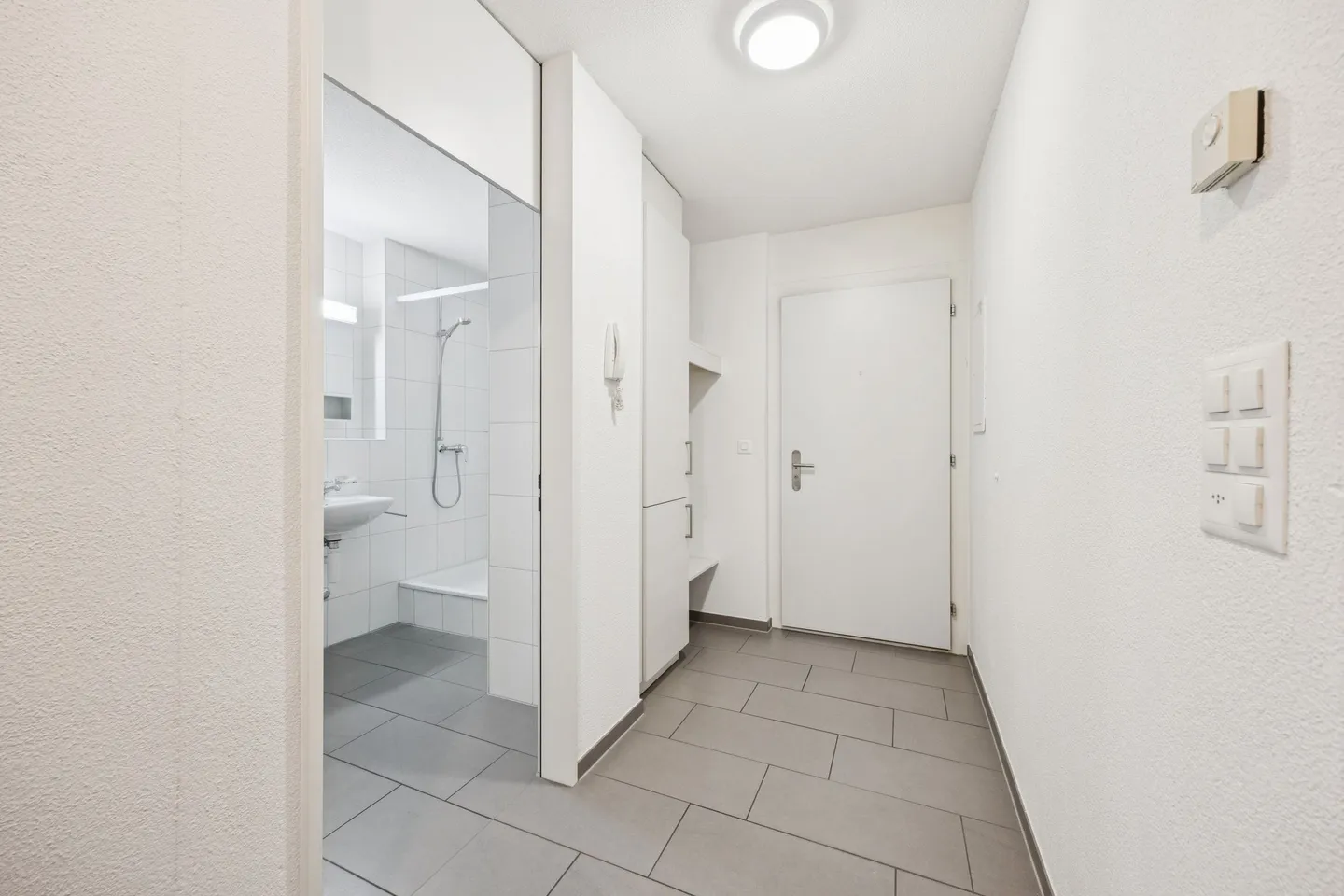 Helle 2.5-Zimmer-Wohnung mit Terrasse - Foto 8 von 13