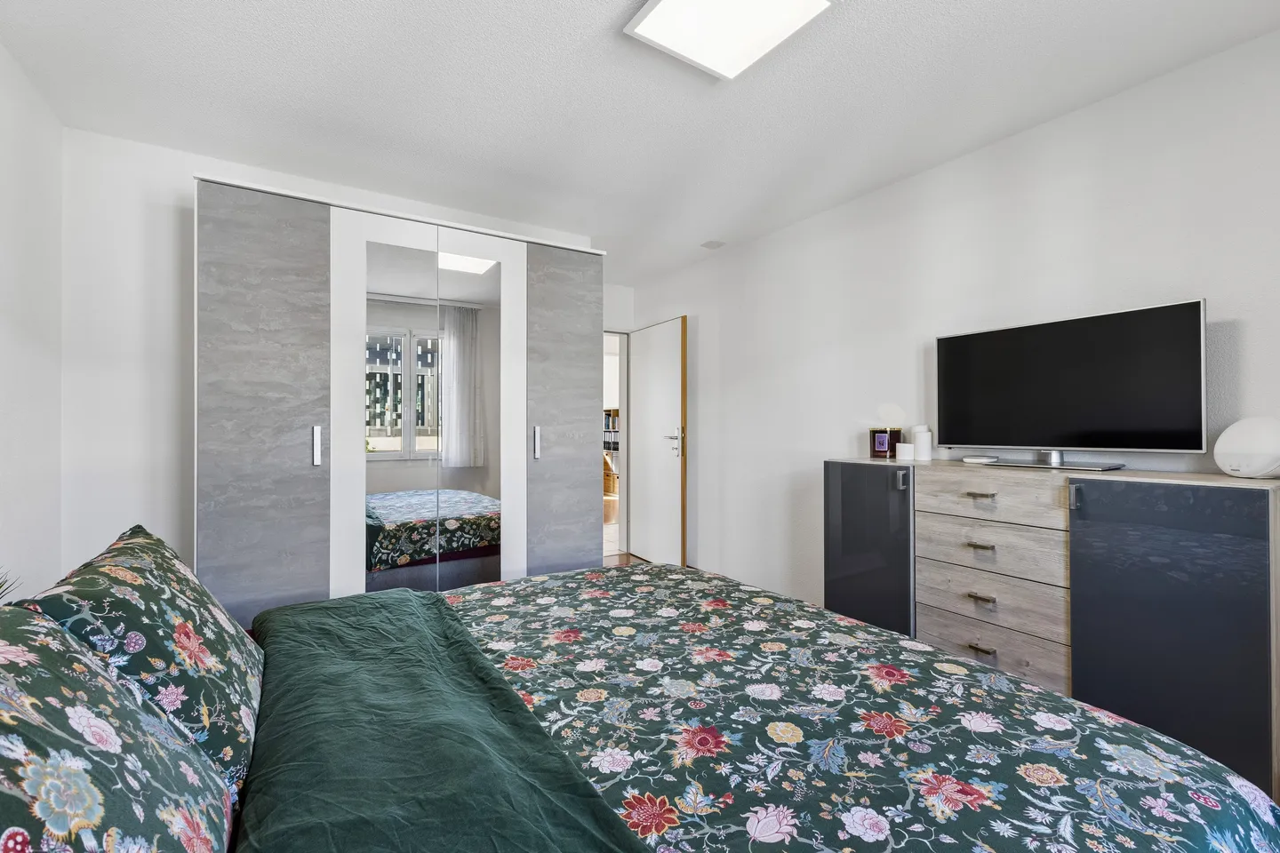 Appartement de 4.5 pi&egrave;ces avec chemin&eacute;e et trois places de parking - Photo 7 sur 13