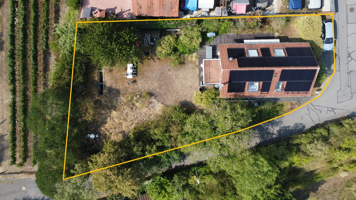 790 m² Grundstück in sonniger Wohnlage - vielseitige Möglichkeiten für Umbau, Erweiterung oder Ersatzneubau - Foto 1 di 11