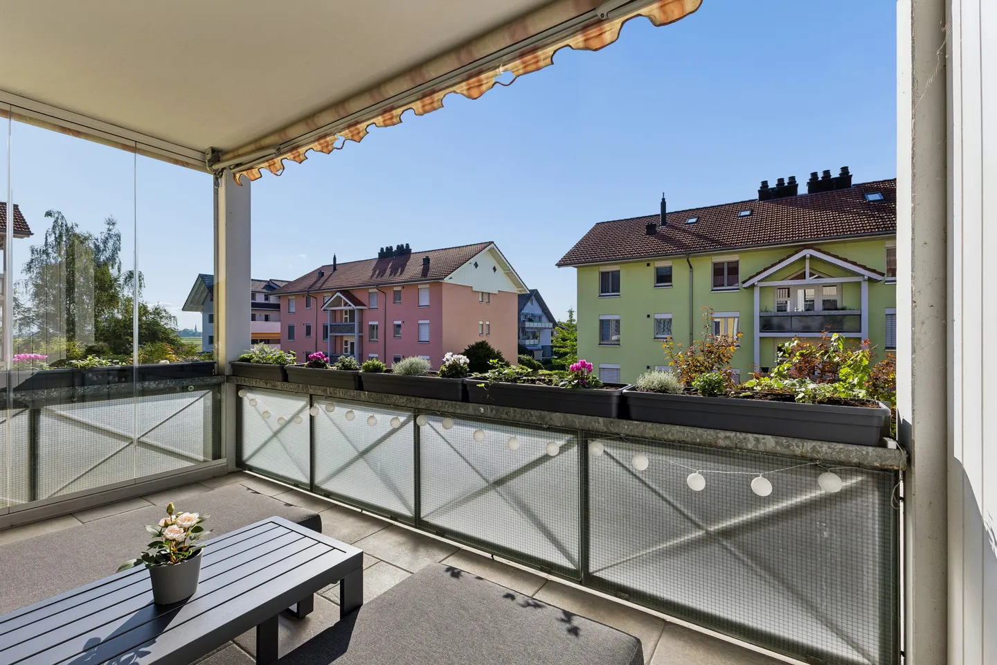 Appartement de 4.5 pi&egrave;ces avec chemin&eacute;e et trois places de parking - Photo 4 sur 13