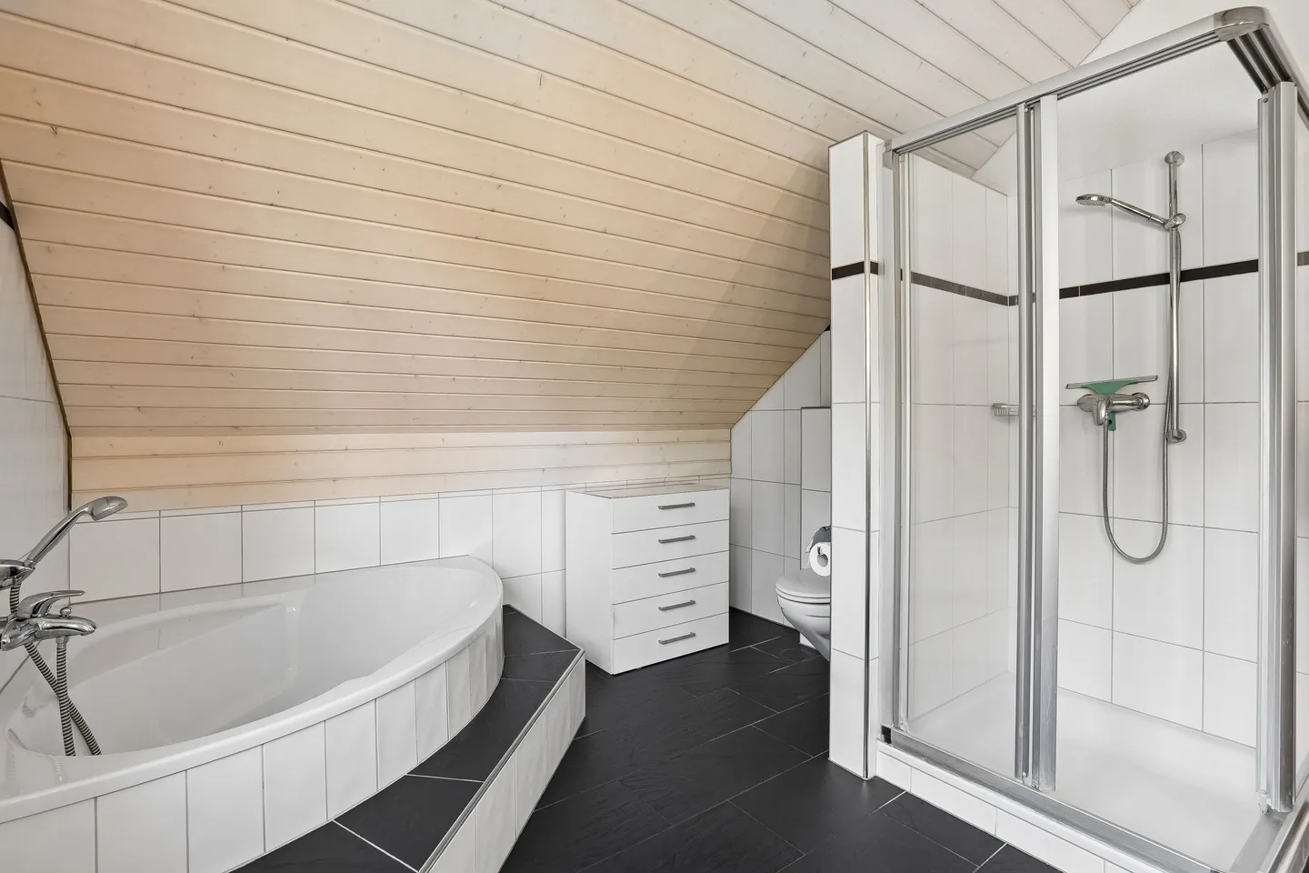 Einziehen und wohlfühlen – gepflegtes 5.5 Zimmer Einfamilienhaus - Photo 6 sur 13
